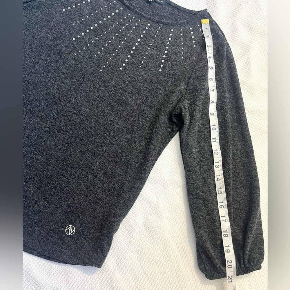 Adrienne Vittadini Gray 3/4 Sleeve Top with Embellished Design Women’s Medium - Picture 9 of 14